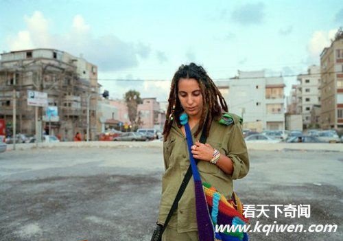 ��ɫ��ǰŮ���ϴ����谢����������Ƭ������(��ͼ)